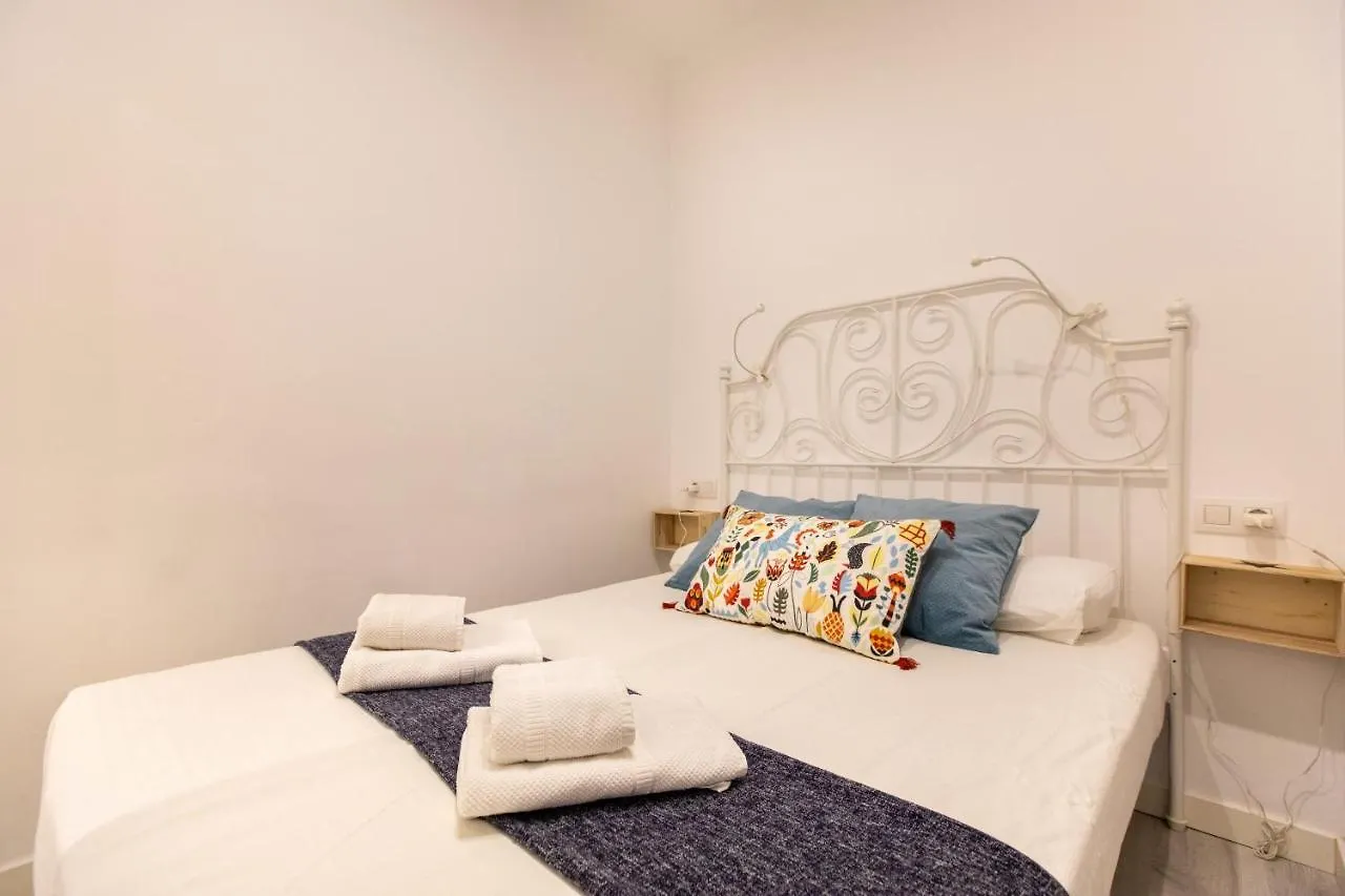 Pere Serafi 2 bedroom apartment Barcelona Spanien