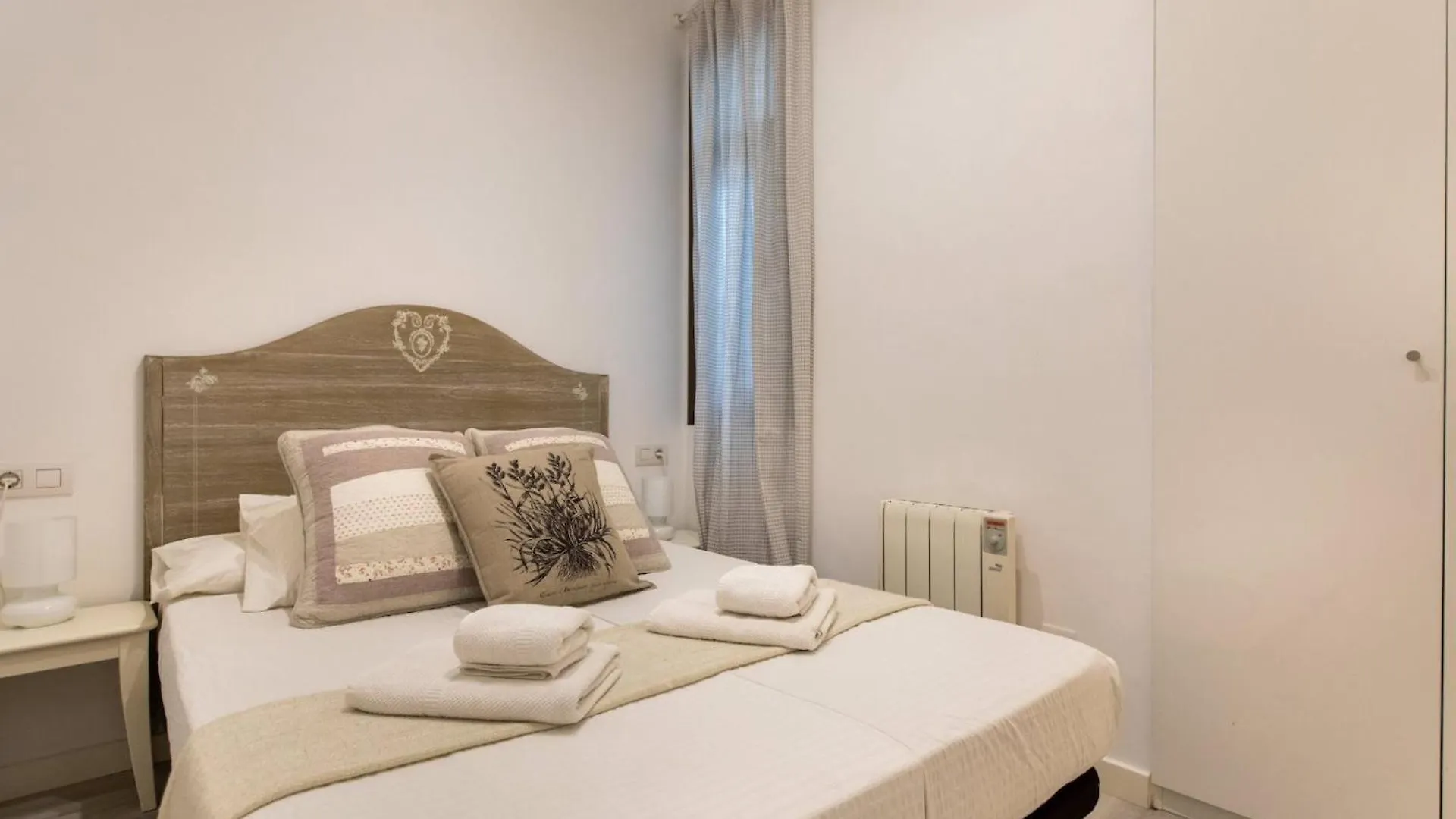 Pere Serafi 2 bedroom apartment Barcelona