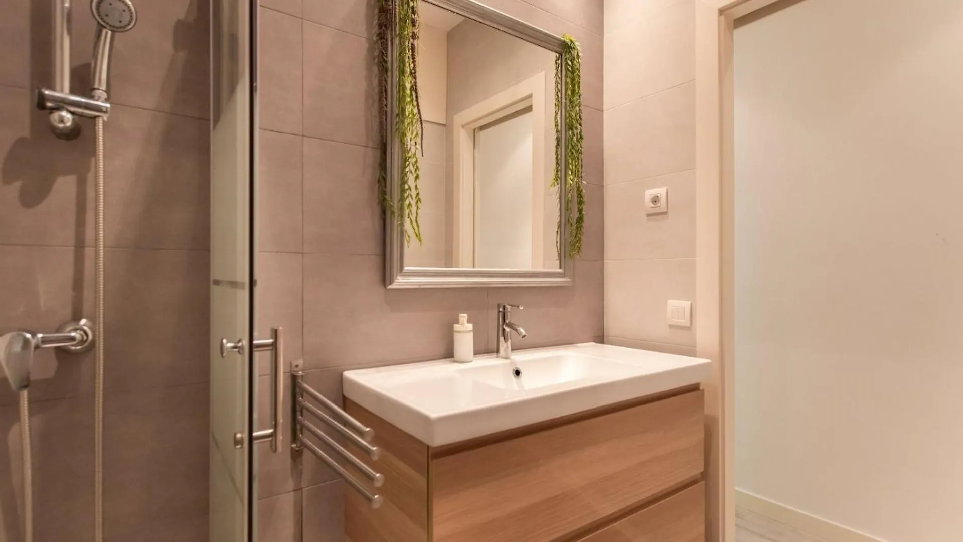 Pere Serafi 2 bedroom apartment Barcelona