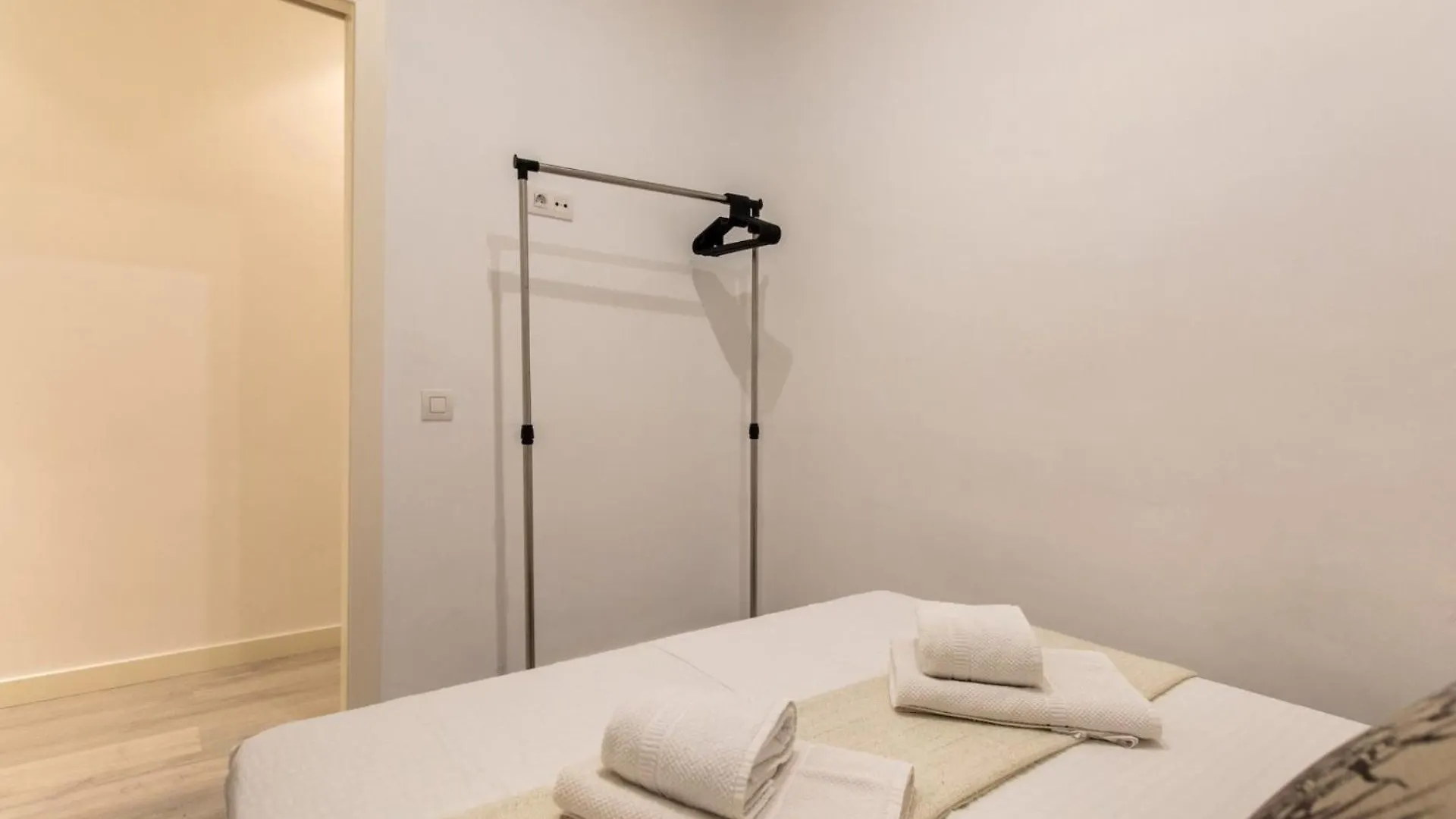 Pere Serafi 2 bedroom apartment Barcelona